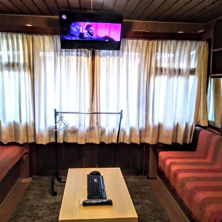 Two Rooms Rustic House - Self Check-In Букурещ Екстериор снимка