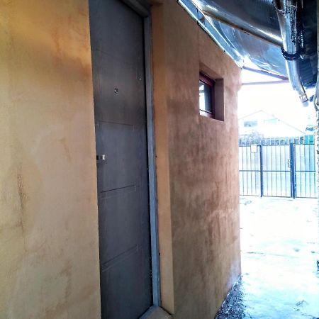 Two Rooms Rustic House - Self Check-In Букурещ Екстериор снимка