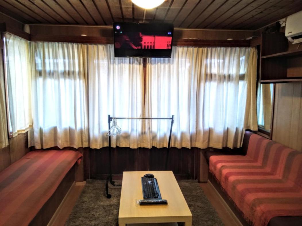 Two Rooms Rustic House - Self Check-In Букурещ Екстериор снимка