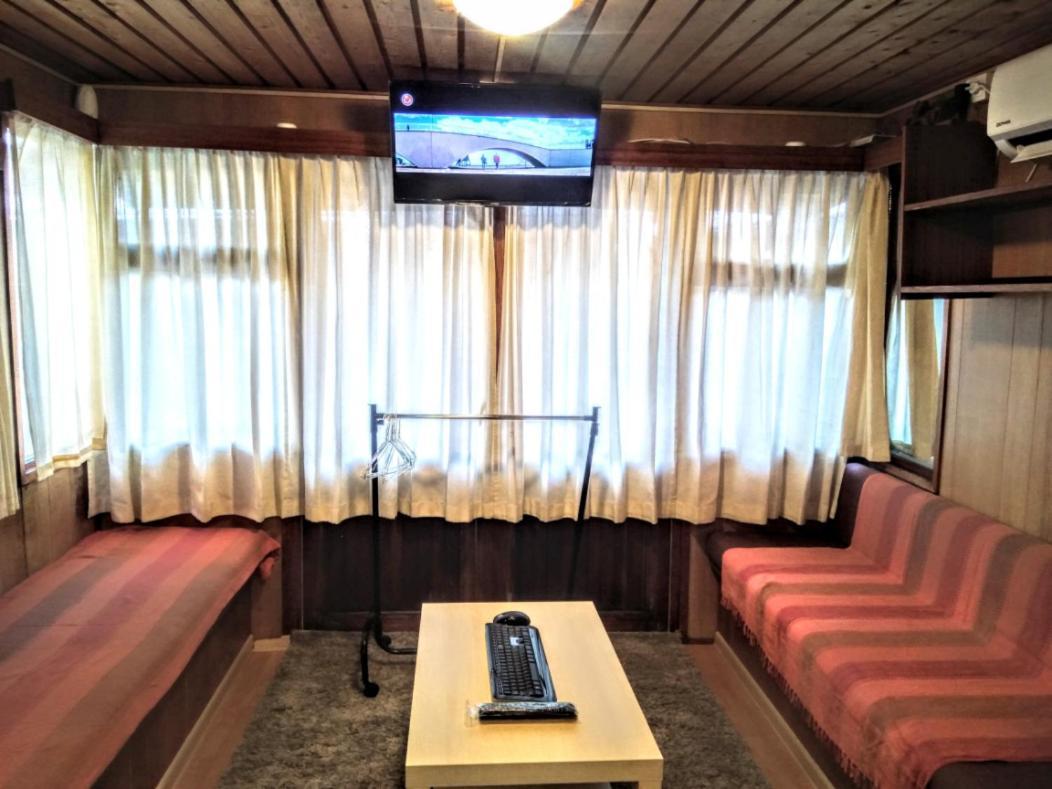 Two Rooms Rustic House - Self Check-In Букурещ Екстериор снимка