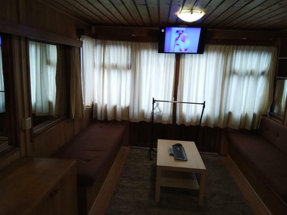 Two Rooms Rustic House - Self Check-In Букурещ Екстериор снимка