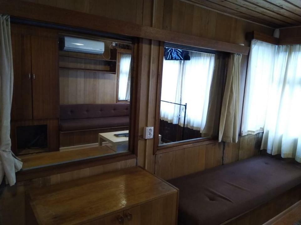 Two Rooms Rustic House - Self Check-In Букурещ Екстериор снимка